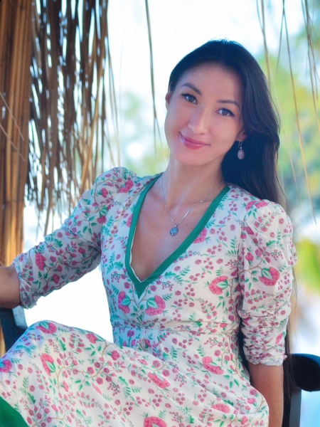 Aigul (Allemagne) / Réf. 93433 / Adhérente Agence Amélie