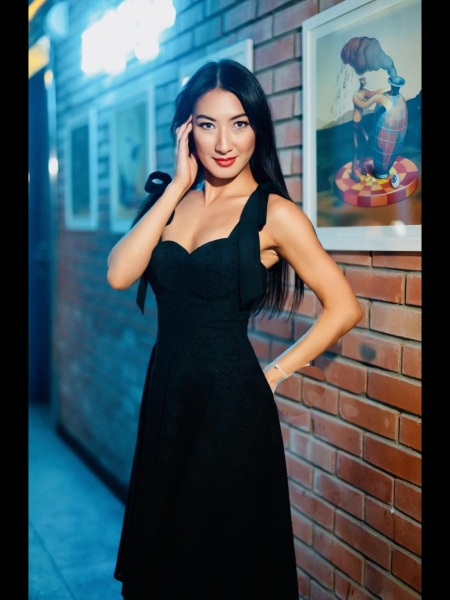 Aigul (Allemagne) / Réf. 93433 / Adhérente Agence Amélie