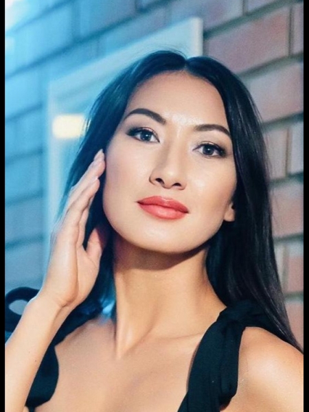 Aigul (Allemagne) / Réf. 93433 / Adhérente Agence Amélie