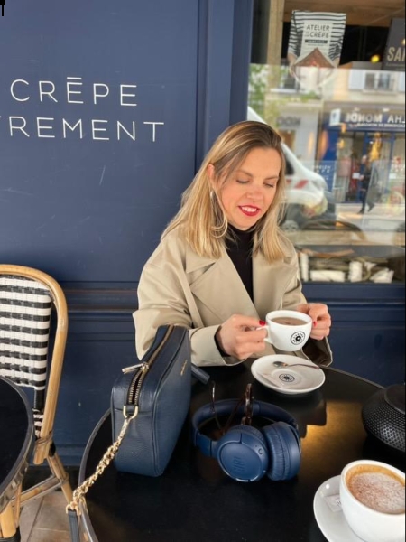 Natalia (Paris) / Réf. 93625 / Adhérente Agence Amélie
