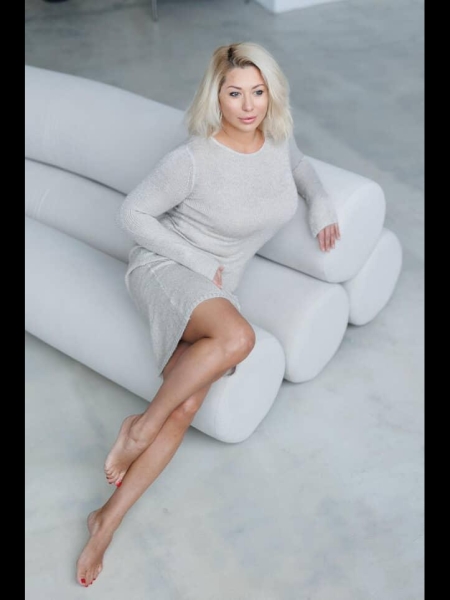 Nadia (bientôt à Lausanne) / Réf. 93678 / Adhérente Agence Amélie