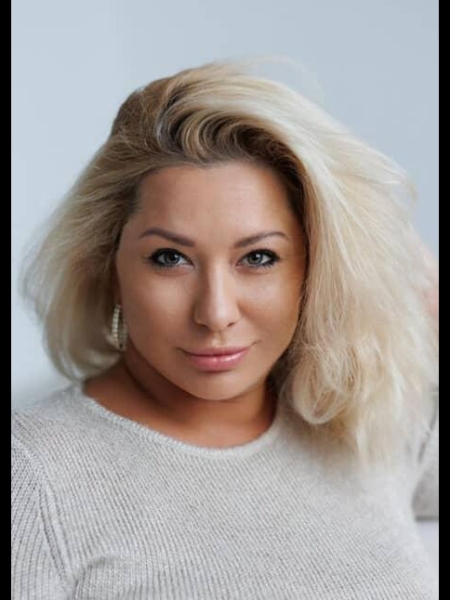 Nadia (bientôt à Lausanne) / Réf. 93678 / Adhérente Agence Amélie
