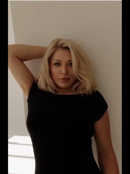Nadia (bientôt à Lausanne) / Réf. 93678 / Adhérente Agence Amélie