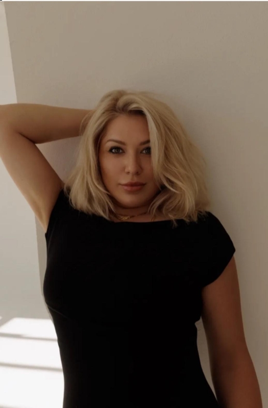 Photo de Nadia (bientôt à Lausanne) / Réf. 93678 / Agence Amélie