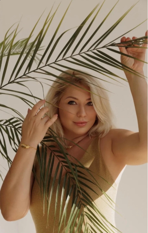 Photo de Nadia (bientôt à Lausanne) / Réf. 93678 / Agence Amélie
