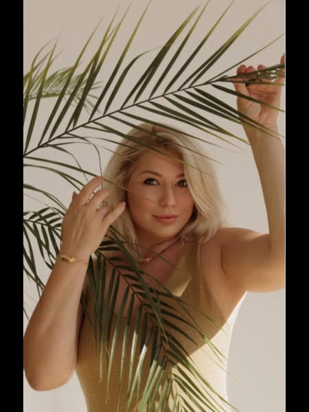 Nadia (bientôt à Lausanne) / Réf. 93678 / Adhérente Agence Amélie
