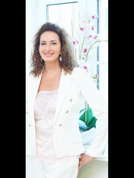 Natalia (bientôt en France) / Réf. 93684 / Adhérente Agence Amélie