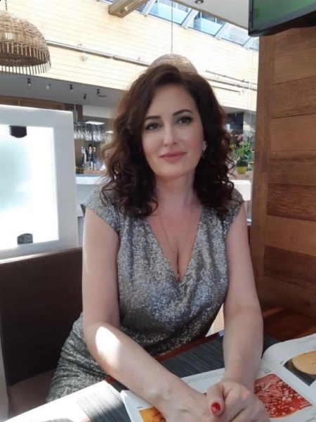 Natalia (bientôt en France) / Réf. 93684 / Adhérente Agence Amélie