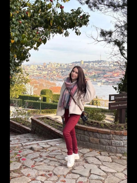Liubov (Portugal) / Réf. 93690 / Adhérente Agence Amélie