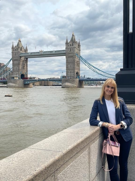 Anna (Angleterre) / Réf. 93775 / Adhérente Agence Amélie