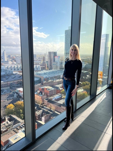 Anna (Angleterre) / Réf. 93775 / Adhérente Agence Amélie