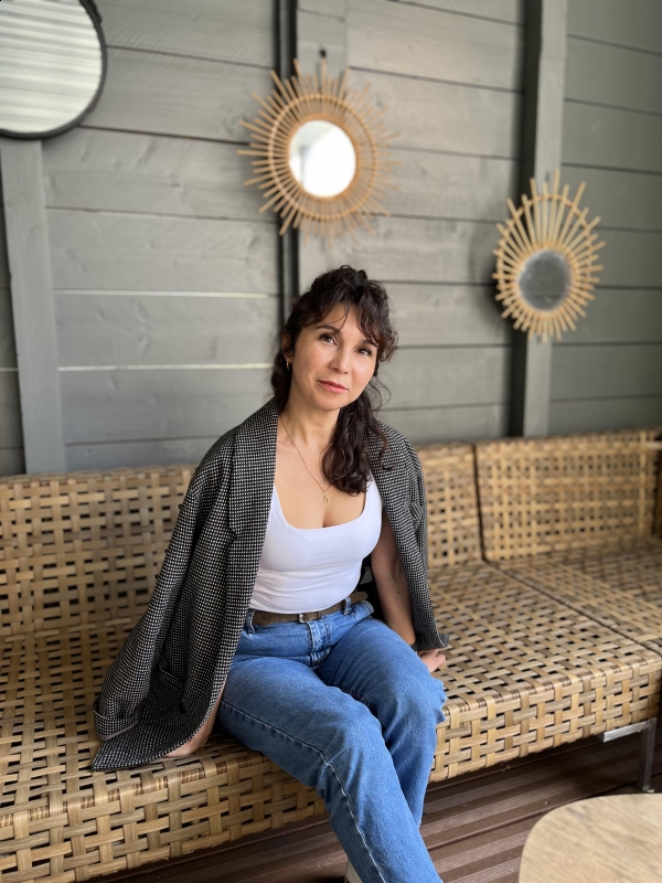 Photo de Olena (Dole) / Réf. 93892 / Agence Amélie