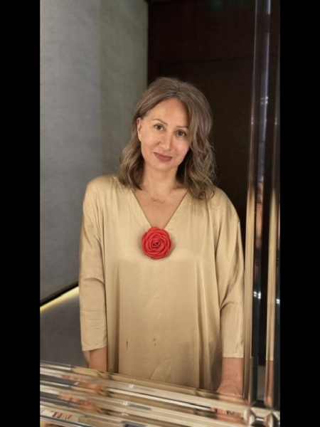 Aleksandra (Chypre) / Réf. 93990 / Adhérente Agence Amélie