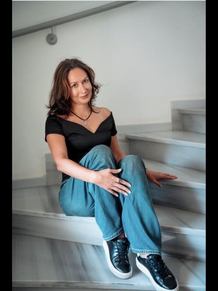 Aleksandra (Chypre) / Réf. 93990 / Adhérente Agence Amélie