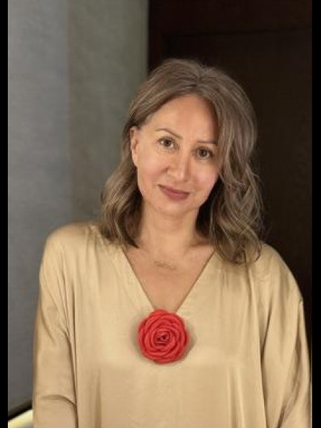 Aleksandra (Chypre) / Réf. 93990 / Adhérente Agence Amélie