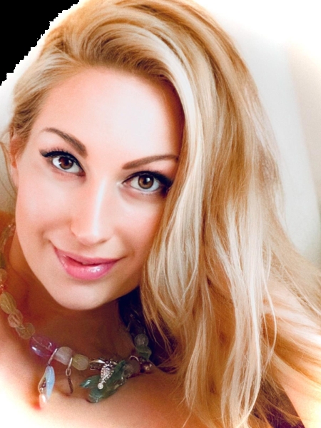 Ludmila (Nice) / Réf. 9163 / Adhérente Agence Amélie