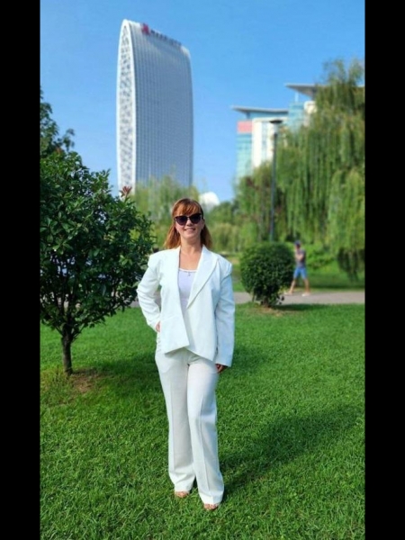 Yulia / Réf. 9370 / Adhérente Agence Amélie