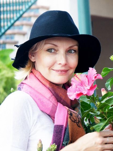 Veronika (Angleterre) / Réf. 9502 / Adhérente Agence Amélie