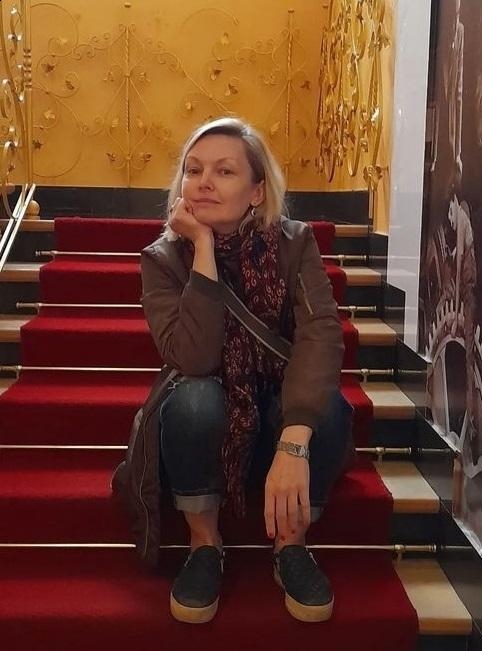 Photo de Veronika  / Réf. 9502 / Agence Amélie