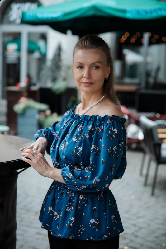 Photo de Olga / Réf. 9643 / Agence Amélie