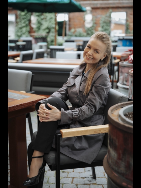 Olga / Réf. 9643 / Adhérente Agence Amélie