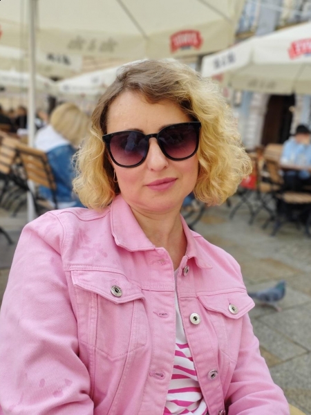 Olga (Pologne) / Réf. 9653 / Adhérente Agence Amélie