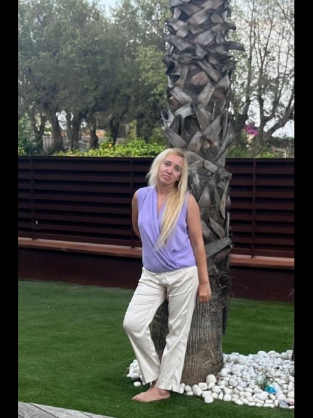 Yuliya (Italie) / Réf. 9698 / Adhérente Agence Amélie