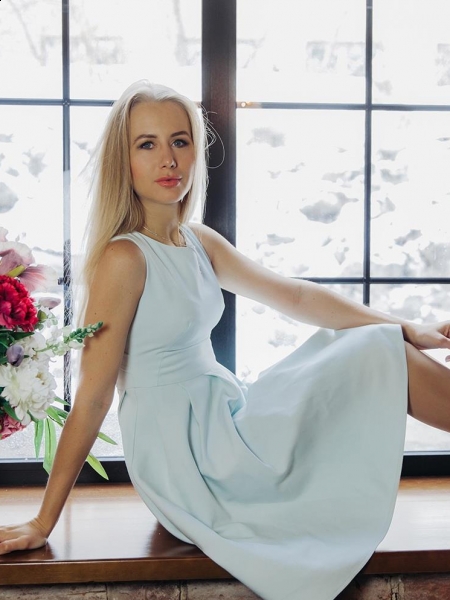 Elina ( Bientôt à Paris ) / Réf. 630693 / Adhérente Agence Amélie