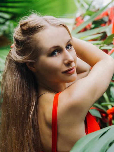 Elina ( Bientôt à Paris ) / Réf. 630693 / Adhérente Agence Amélie
