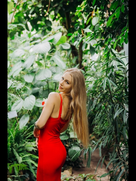 Elina ( Bientôt à Paris ) / Réf. 630693 / Adhérente Agence Amélie