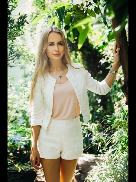 Elina ( Bientôt à Paris ) / Réf. 630693 / Adhérente Agence Amélie