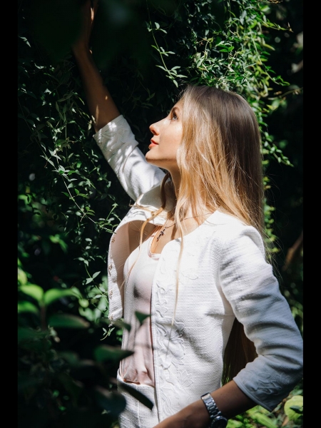 Elina ( Bientôt à Paris ) / Réf. 630693 / Adhérente Agence Amélie