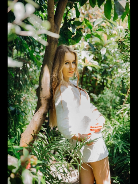 Elina ( Bientôt à Paris ) / Réf. 630693 / Adhérente Agence Amélie