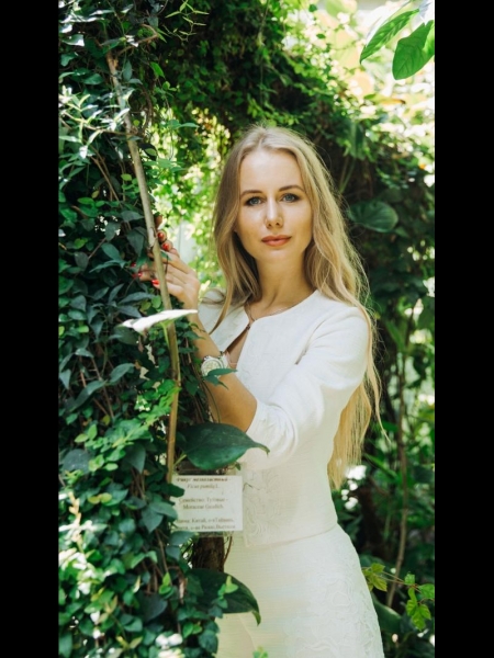 Elina ( Bientôt à Paris ) / Réf. 630693 / Adhérente Agence Amélie