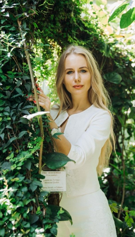 Photo de Elina ( Bientôt à Paris ) / Réf. 630693 / Agence Amélie