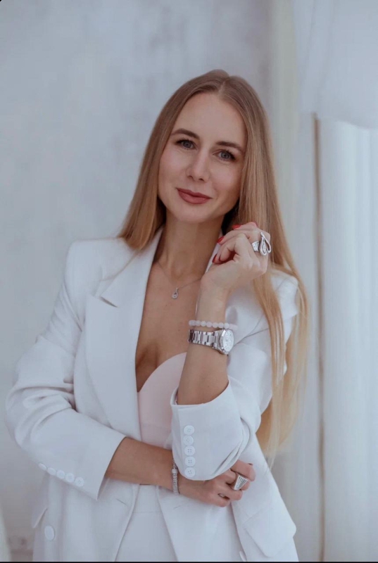 Photo de Elina ( Bientôt à Paris ) / Réf. 630693 / Agence Amélie