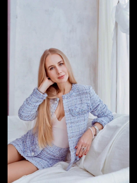 Elina ( Bientôt à Paris ) / Réf. 630693 / Adhérente Agence Amélie