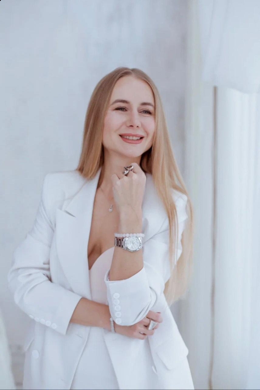 Photo de Elina ( Bientôt à Paris ) / Réf. 630693 / Agence Amélie