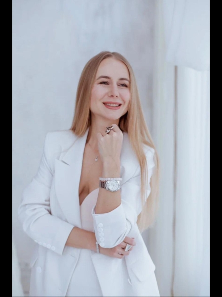 Elina ( Bientôt à Paris ) / Réf. 630693 / Adhérente Agence Amélie