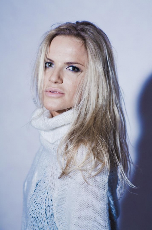 Photo de Yulia / Réf. 9735 / Agence Amélie