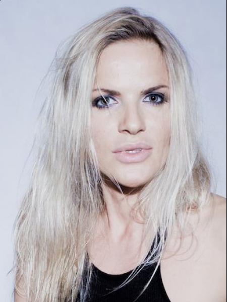 Yulia / Réf. 9735 / Adhérente Agence Amélie