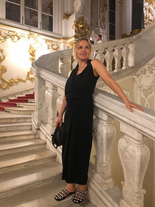 Photo de Yulia / Réf. 9735 / Agence Amélie