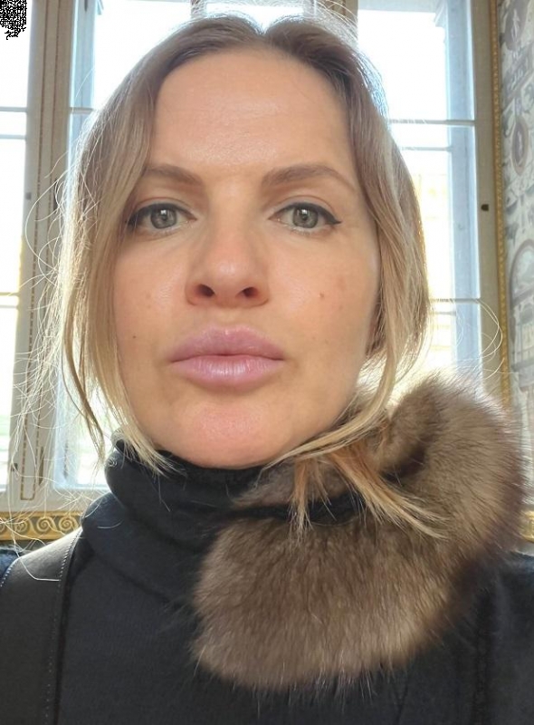 Photo de Yulia / Réf. 9735 / Agence Amélie