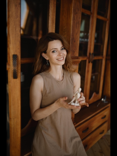 Olga (Serbie) / Réf. 93818 / Adhérente Agence Amélie