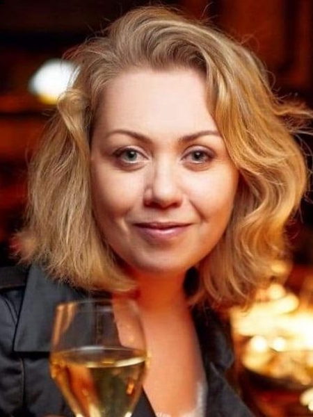 Olga (Paris) / Réf. 9756 / Adhérente Agence Amélie