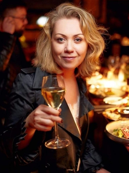 Olga (Paris) / Réf. 9756 / Adhérente Agence Amélie