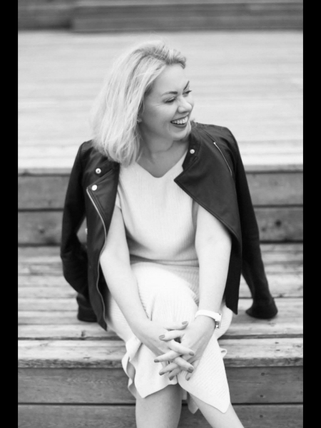 Olga (Paris) / Réf. 9756 / Adhérente Agence Amélie
