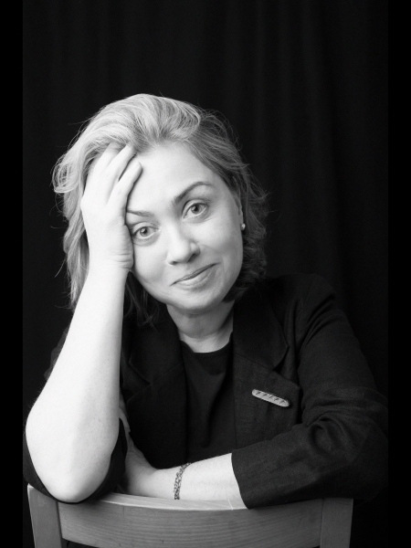 Olga (Paris) / Réf. 9756 / Adhérente Agence Amélie