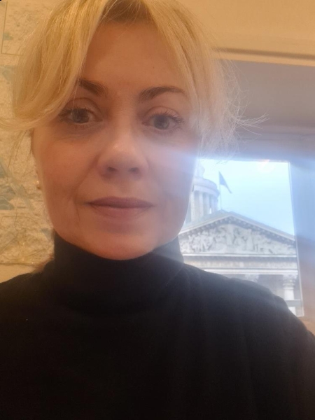 Olga (Paris) / Réf. 9756 / Adhérente Agence Amélie