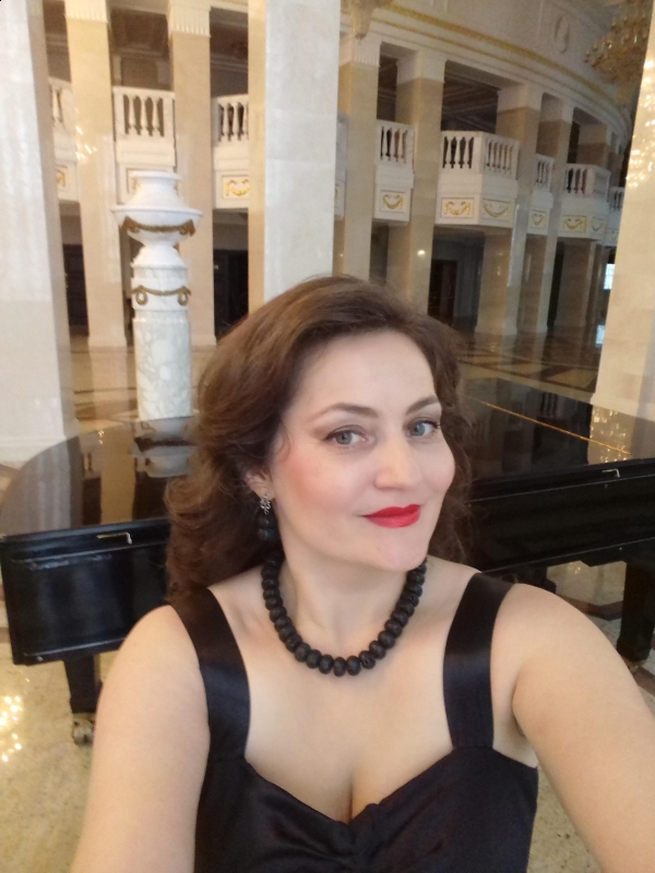 Photo de Natalia / Réf. 9805 / Agence Amélie